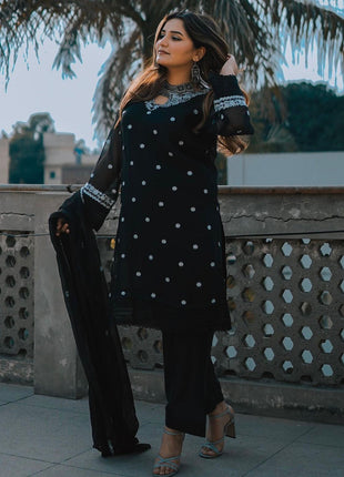 HANIA AMIR