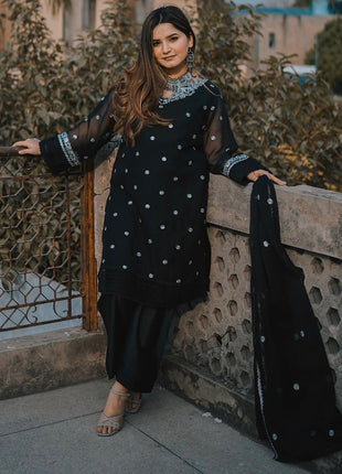 HANIA AMIR
