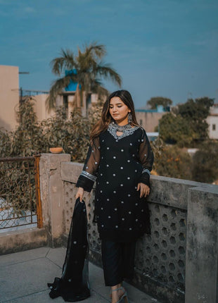 HANIA AMIR