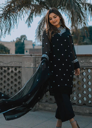 HANIA AMIR