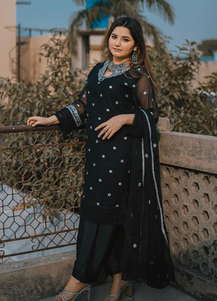 HANIA AMIR
